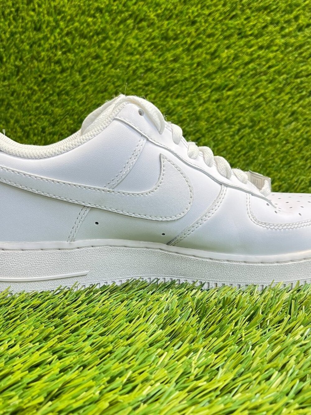 Nike Air Force 1 Low '07 Mens Size 8.5 White Athletic Lifestyle Shoes Sneakers - Picture 6 of 12